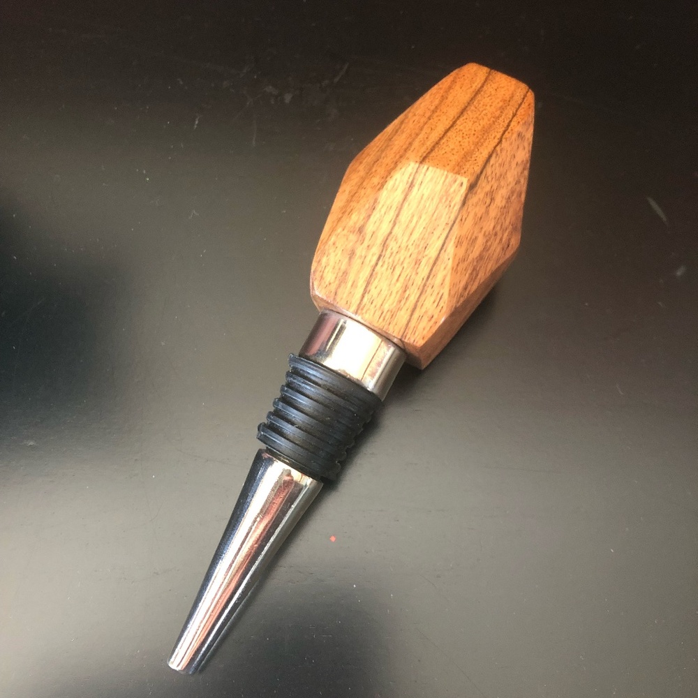 Wood top wine stopper